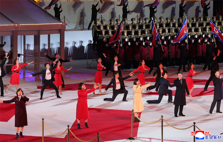 16-Корейский народ встречает Новый год с поразительными успехами